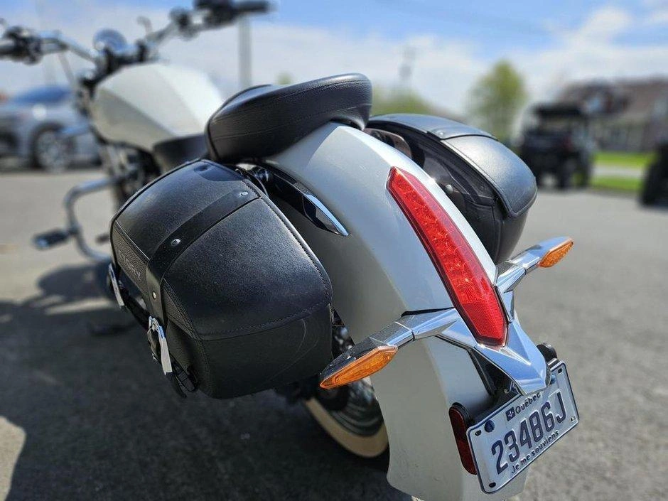 Victory Motorcycles Boardwalk 2013 alt