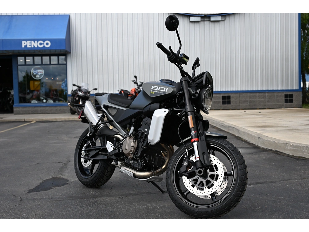 2027 Husqvarna Svartpilen 801 alt