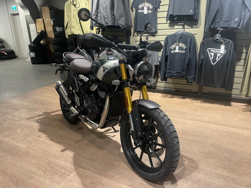 2026 Triumph Scrambler 400 X - Matt Khaki Green / Matt Fusion White alt