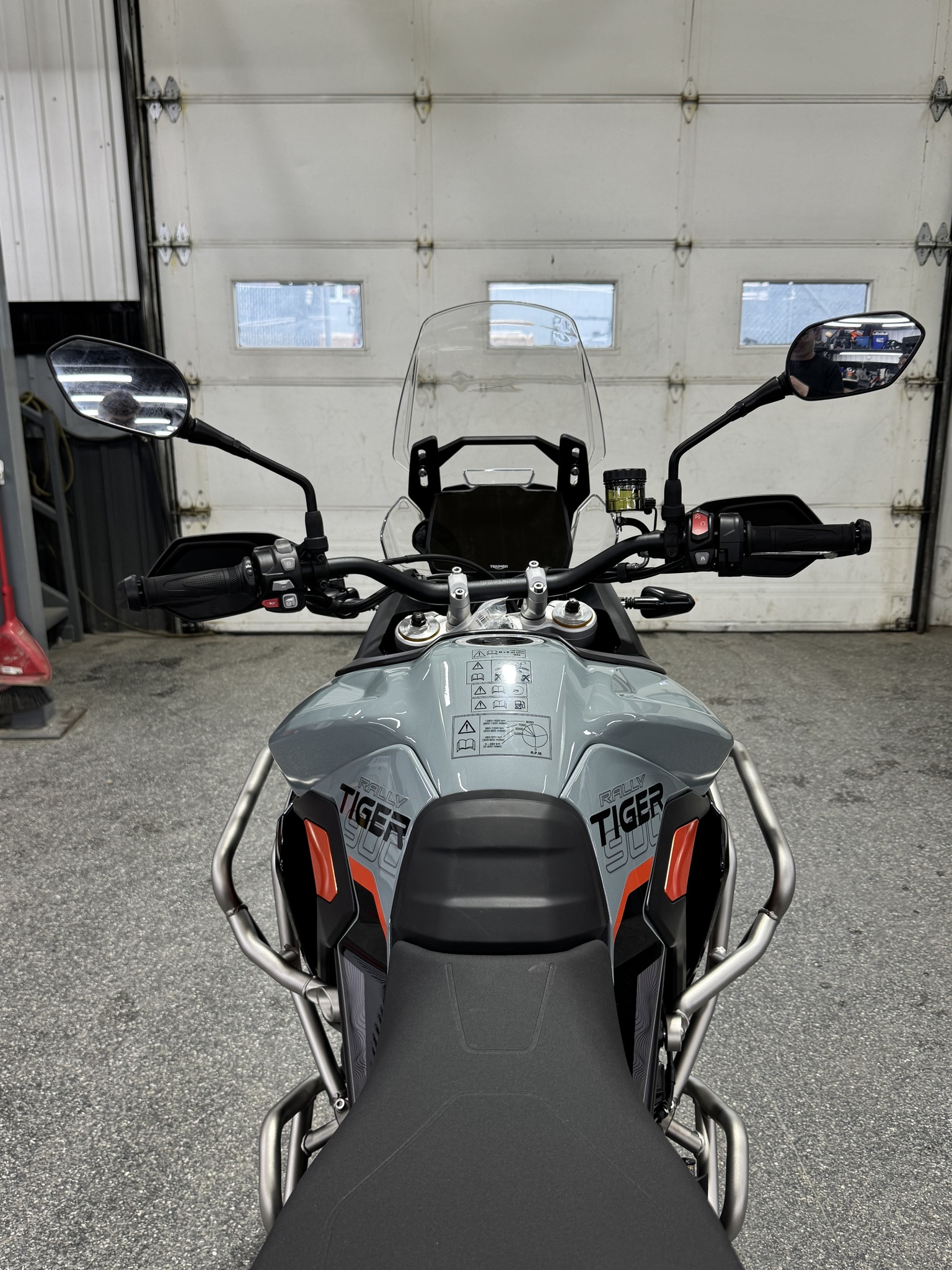 2026 Triumph TIGER 900 DESSERT thumbnail 10