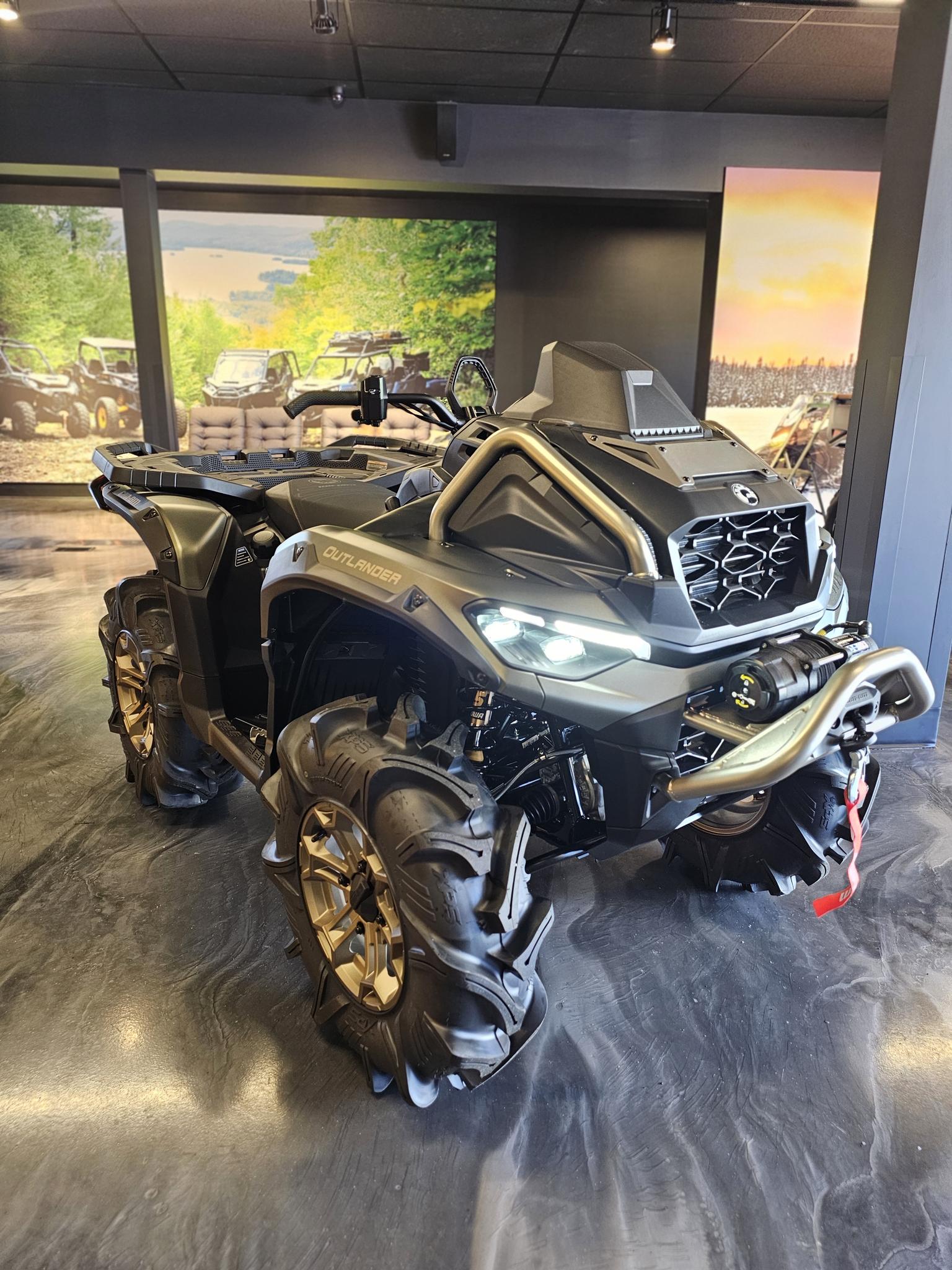 2026 Can-Am OUTLANDER XMR 1000R thumbnail 2