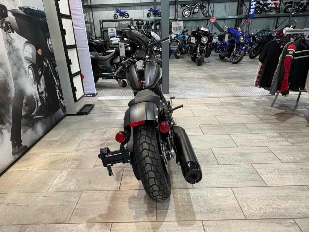 2025 Indian Motorcycle Scout Bobber Limited With Technology Package alt
