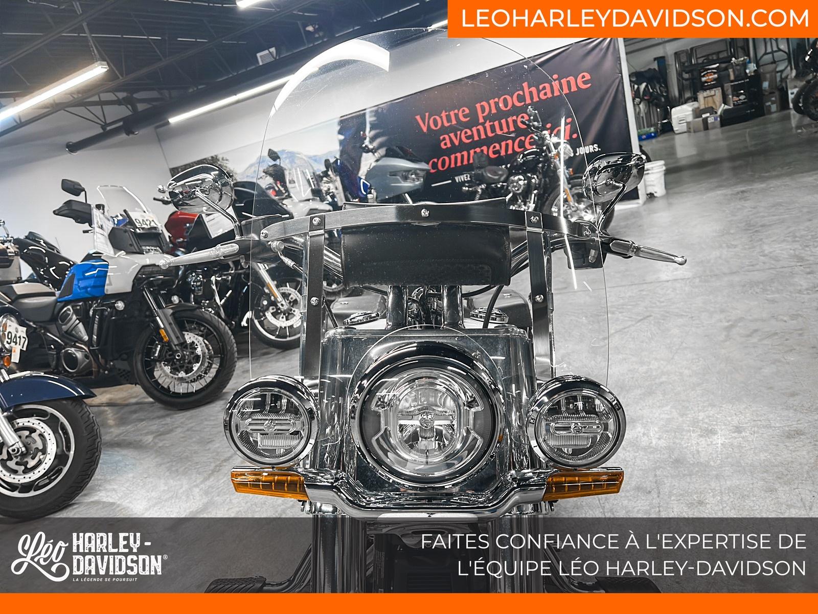 2018 Harley-Davidson FLDE Softail Deluxe thumbnail 17
