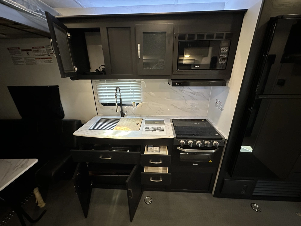 2024 Coachmen Adrenaline 27kb alt