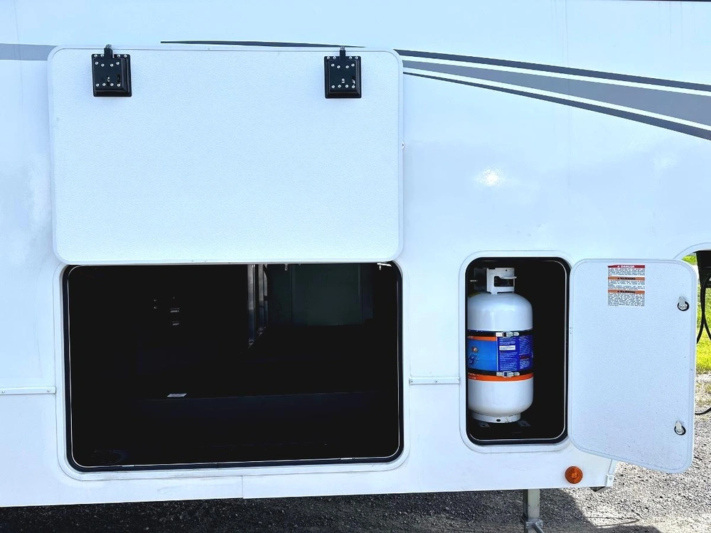 2026 Alliance Rv Avenue 39mbr alt