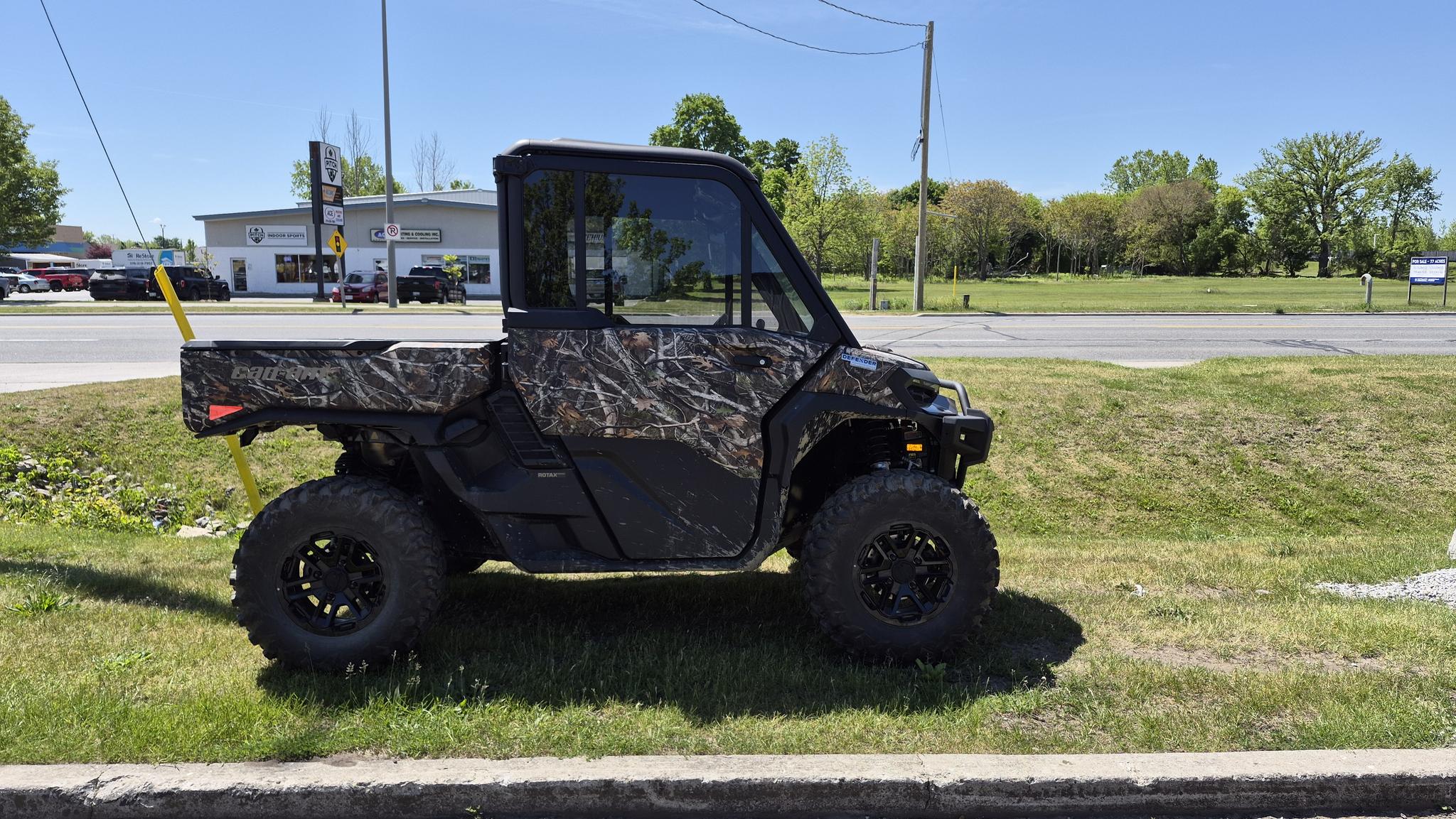 2026 Can-Am SSV DEF LTD 65 HD11