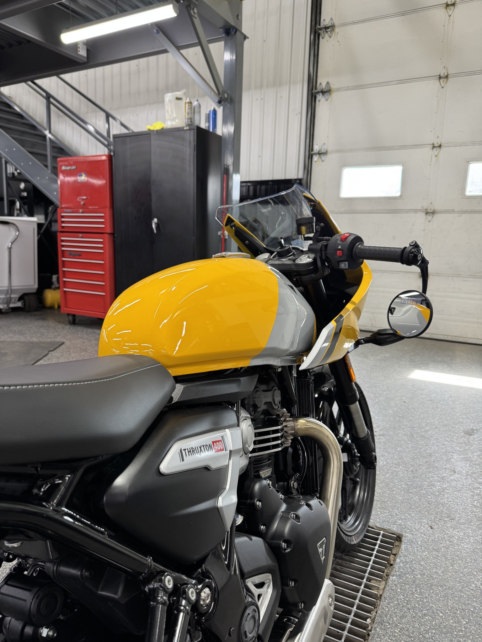 2026 Triumph THRUXTON 400 JAUNE thumbnail 9