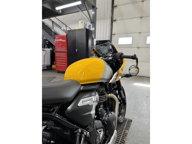 2026 Triumph THRUXTON 400 JAUNE