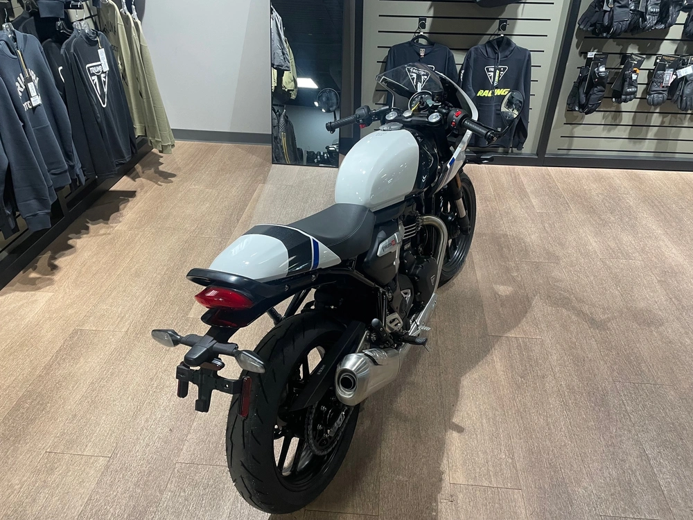 2026 Triumph Thruxton 400 - Pearl White / Storm Gray alt