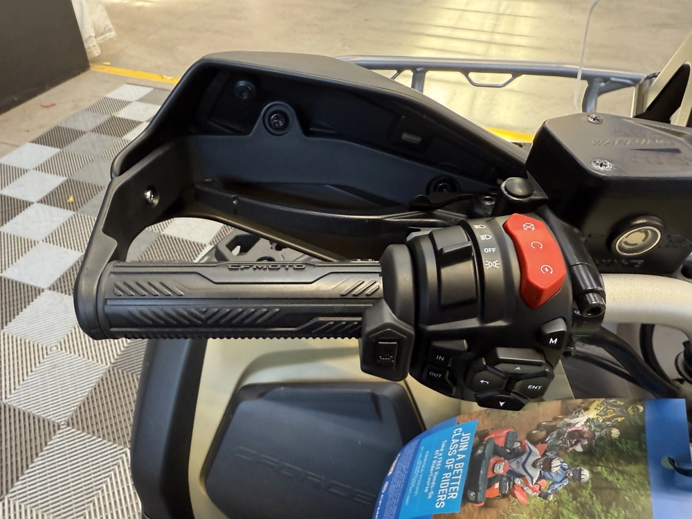 2026 Cfmoto Cforce 1000 Overland alt