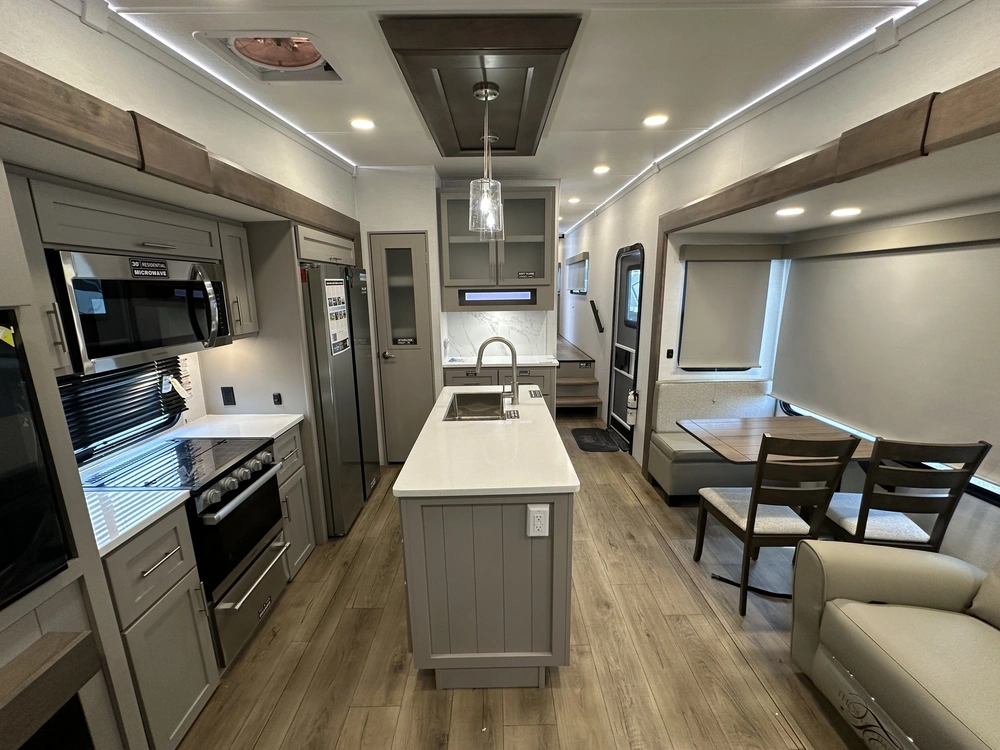 2026 Alliance Rv Avenue 39mbr alt