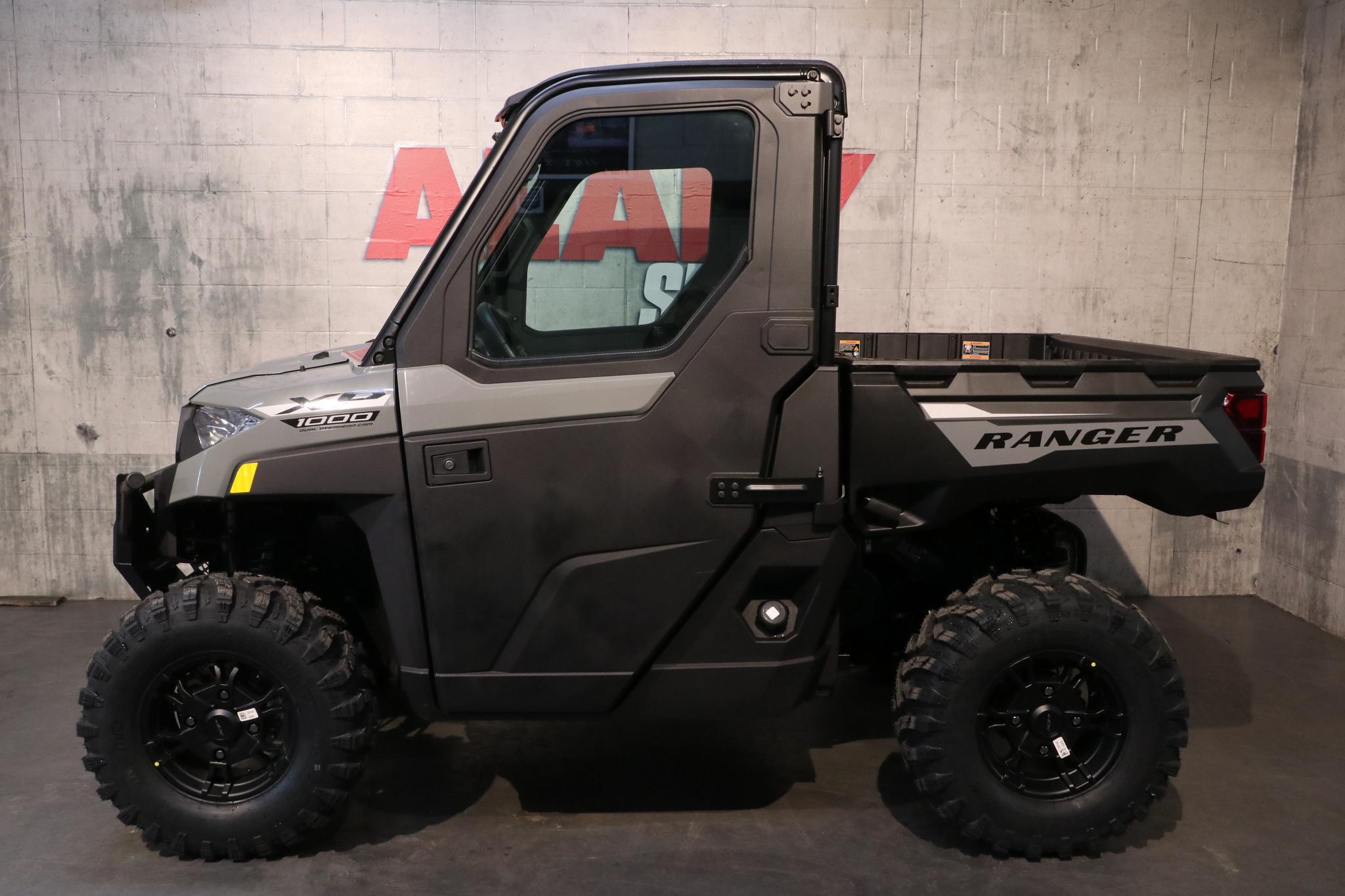 2027 Polaris RANGER CREW XP 1000 CAB thumbnail 3