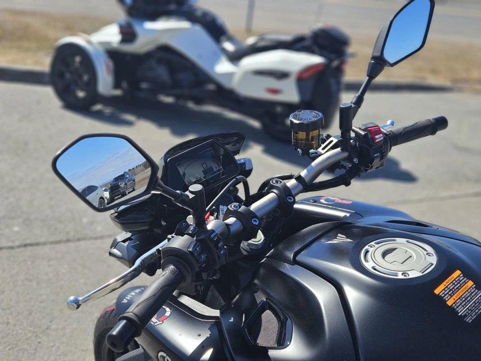 2025 Yamaha Mt-10 alt