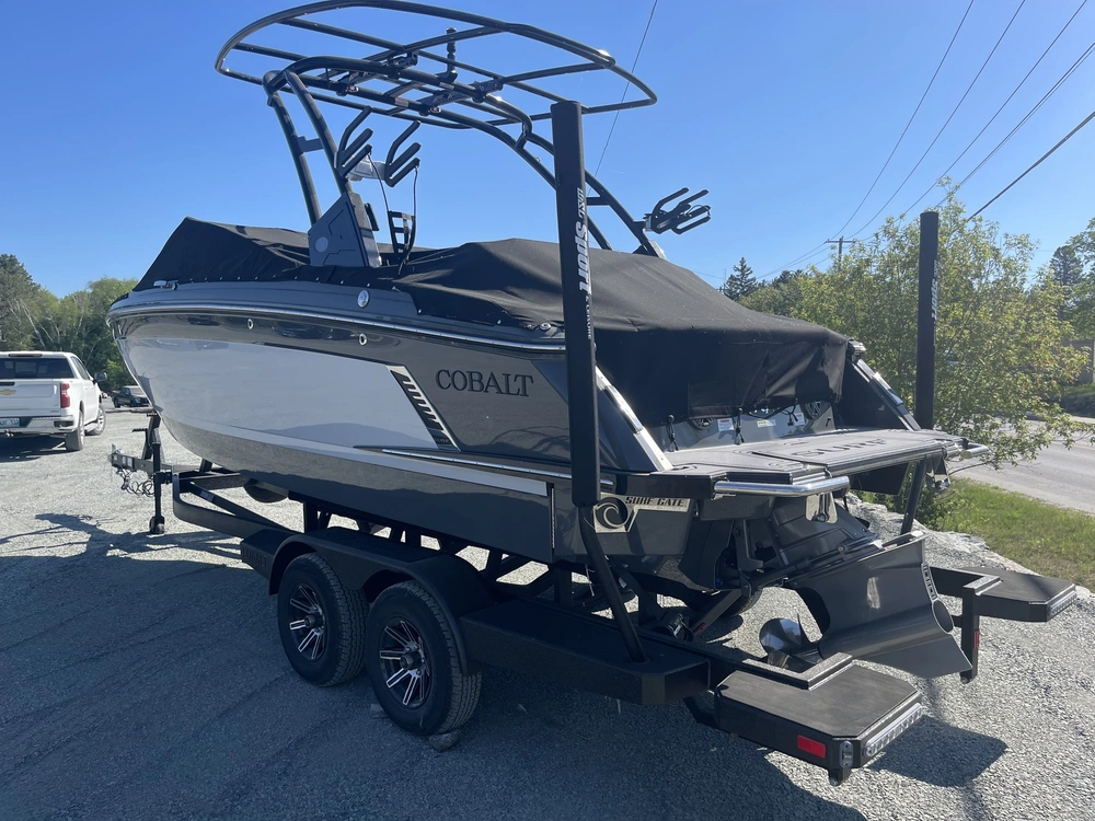 2026 Cobalt Boats R4 Surf alt