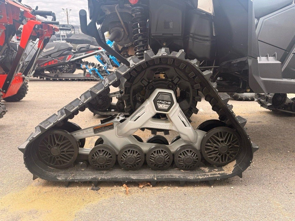 2025 Can-am Chenilles Apache alt