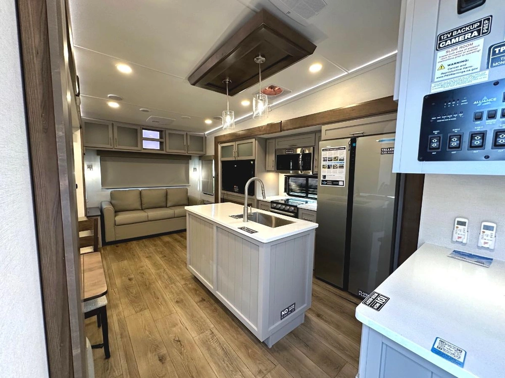 2026 Alliance Rv Avenue 39mbr alt