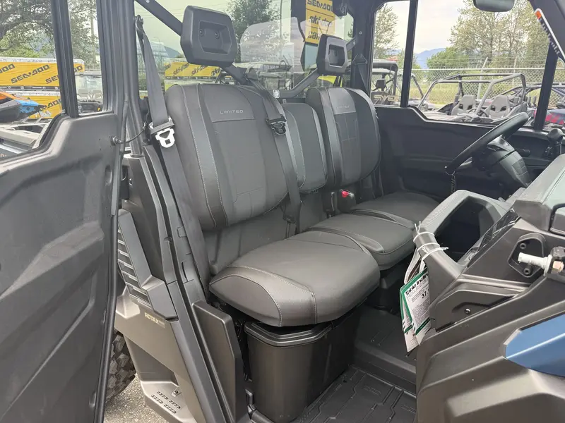 2026 Can-Am DEFENDER LIMITED CAB HD11