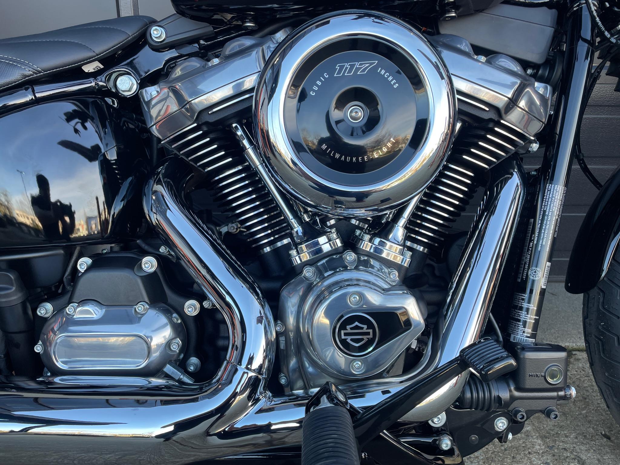 2026 Harley-Davidson FXBB - Street Bob® thumbnail 3