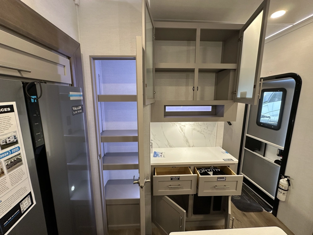 2026 Alliance Rv Avenue 39mbr alt