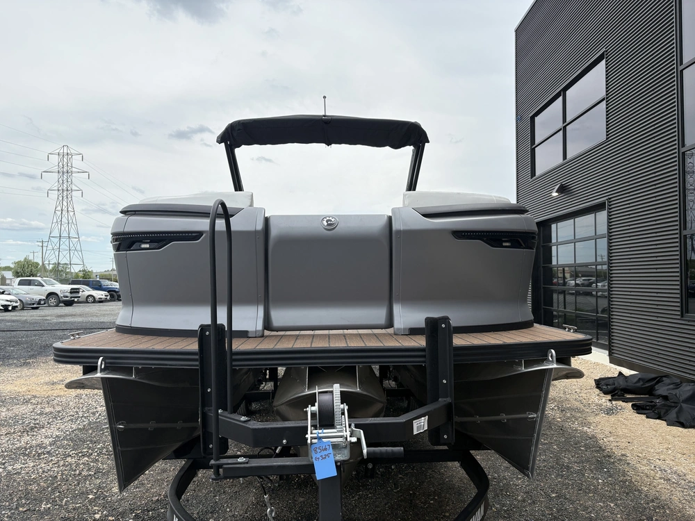 2025 Manitou Explore Switchback 26 Trifold Shp575 alt