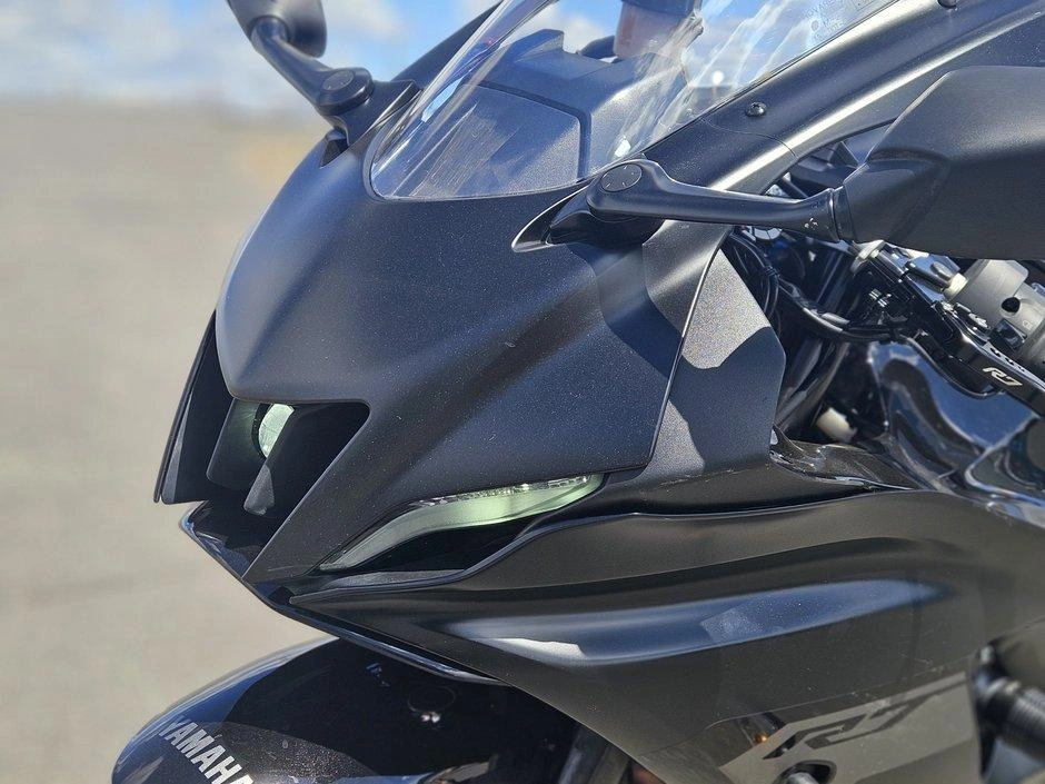 2025 Yamaha R7 alt
