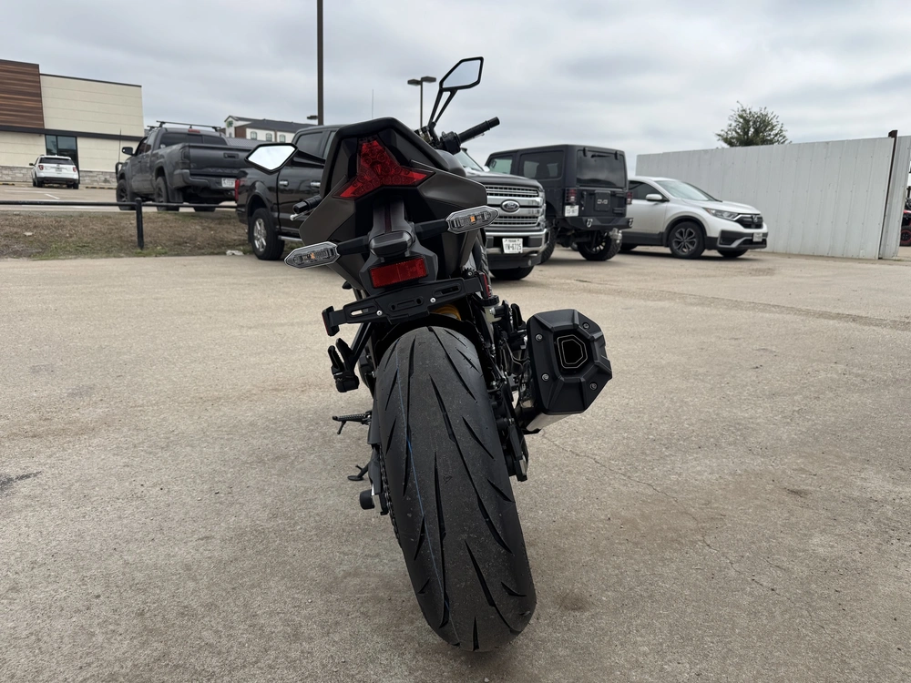 2026 Kawasaki Zr1100 alt