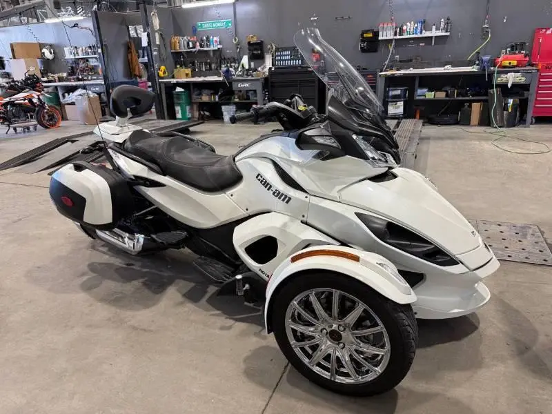 2013 Can-Am Roadsters ST Limited