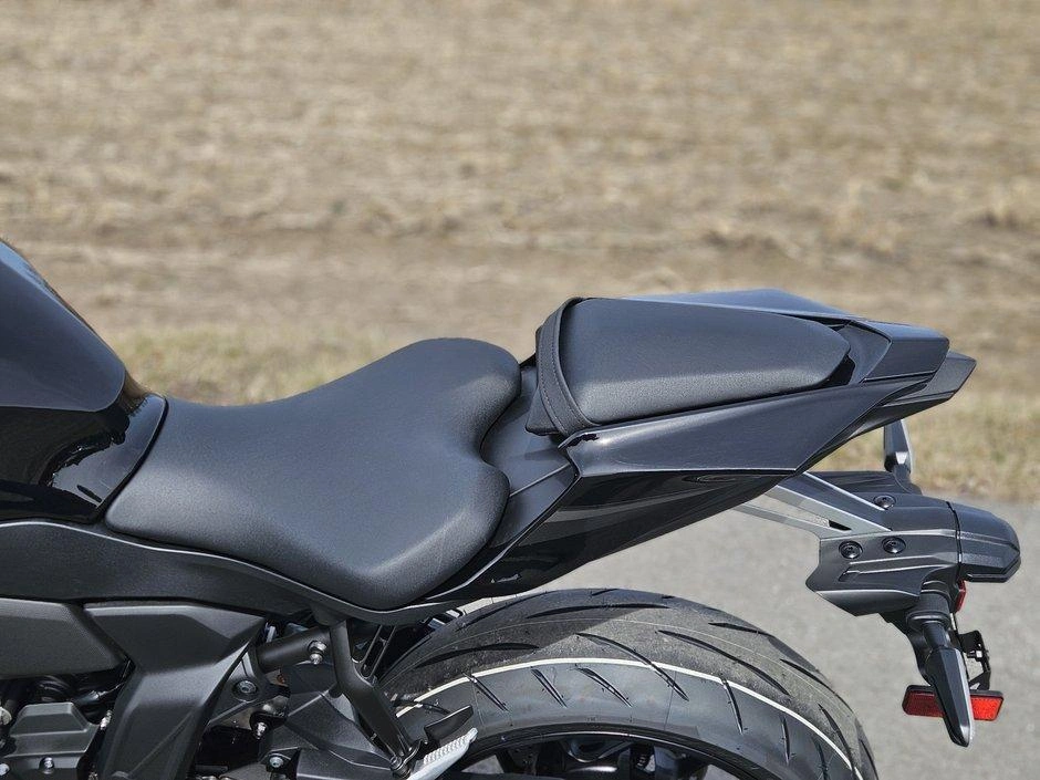 2026 Yamaha R7 alt