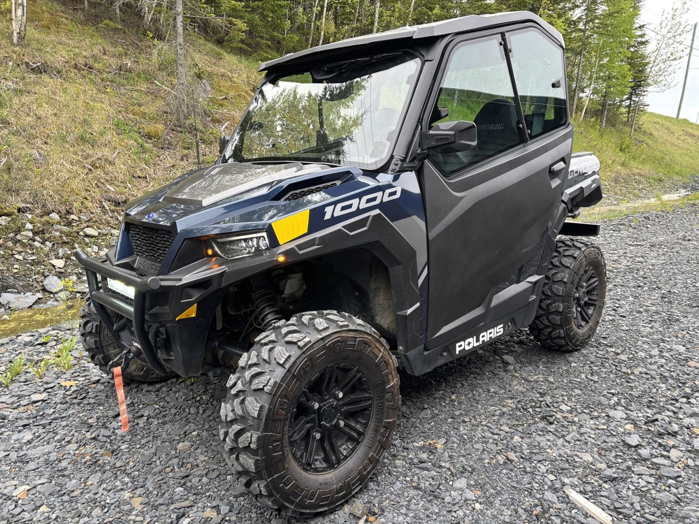 2022 Polaris General Full Heated Cab alt