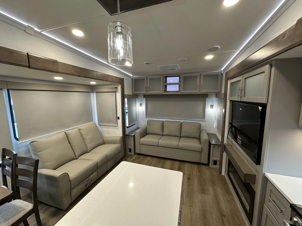 2026 Alliance Rv Avenue 39mbr alt