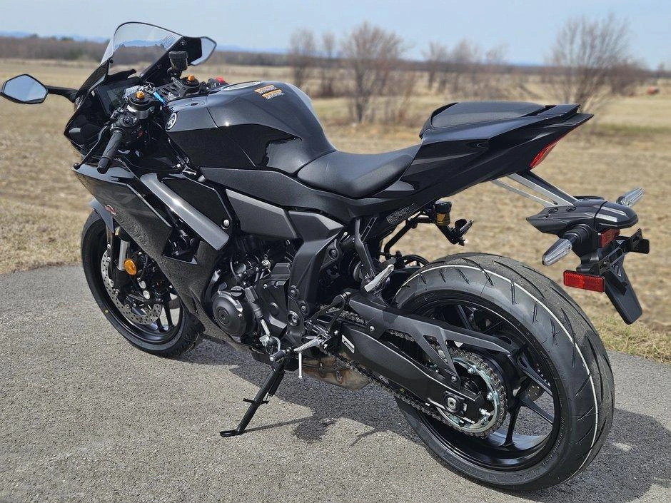 2026 Yamaha R7 alt