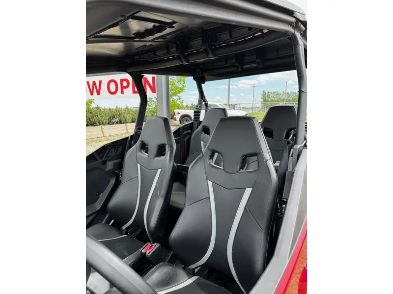 2026 Can-Am COMMANDER MAX XT 700