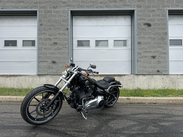 2016 Harley-Davidson Breakout FXBR thumbnail 3