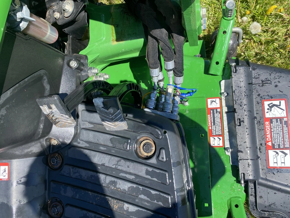 John Deere 1023e 2021 alt
