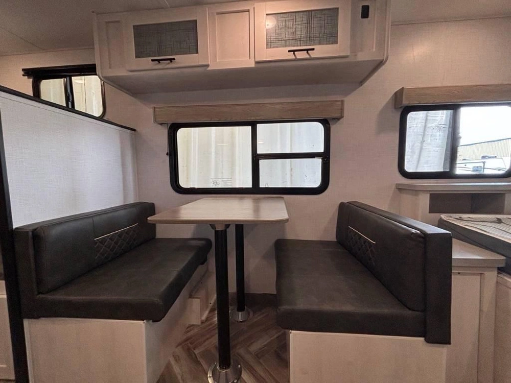 Dutchmen Coleman Rubicon 1628bh 2022 alt