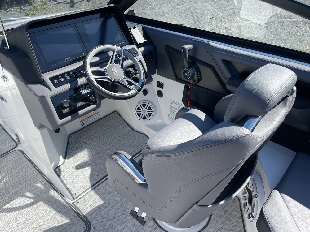 2026 Cobalt Boats R6 alt
