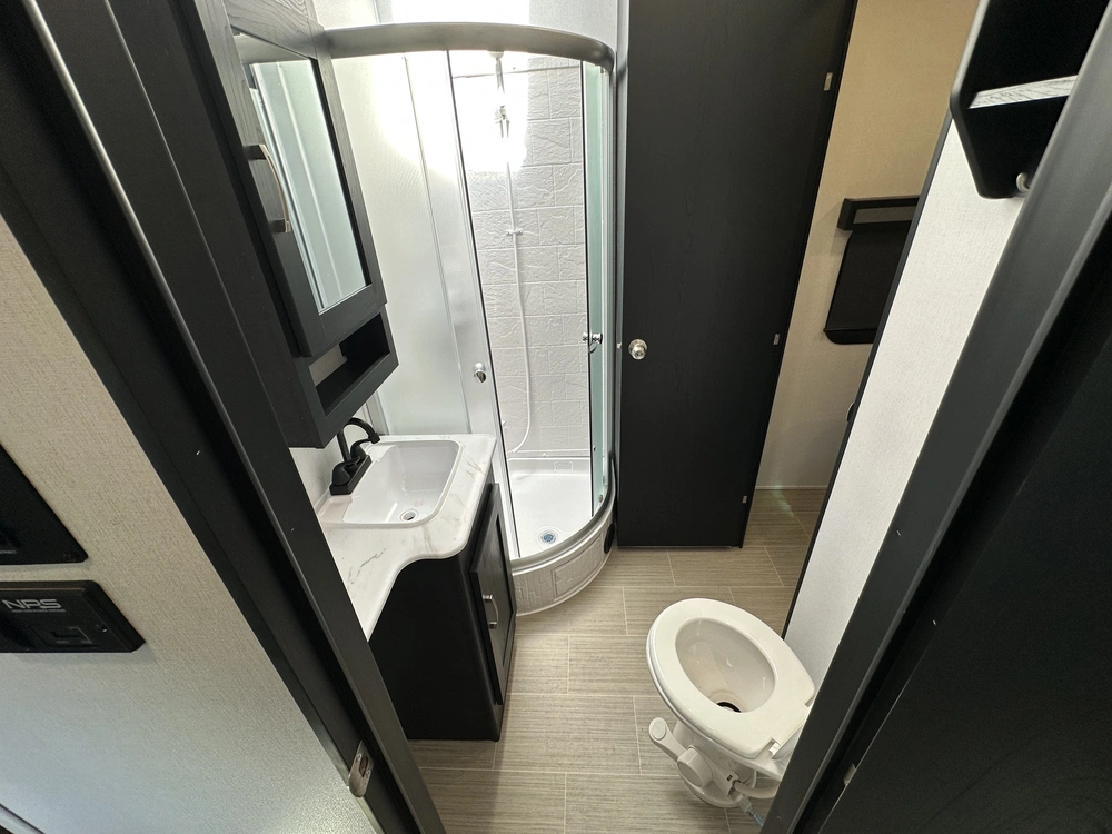2024 Coachmen Adrenaline 27kb alt