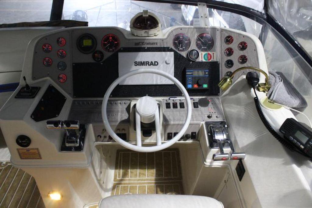 1993 Cruisers Yachts 3850 thumbnail 22