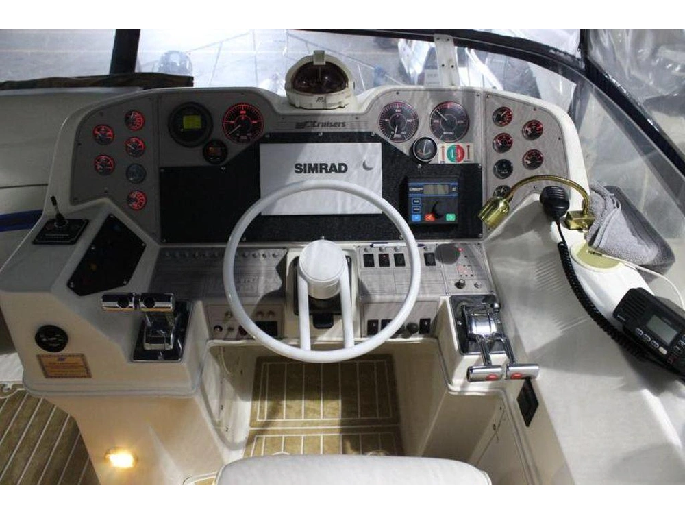 1993 Cruisers Yachts 3850 alt