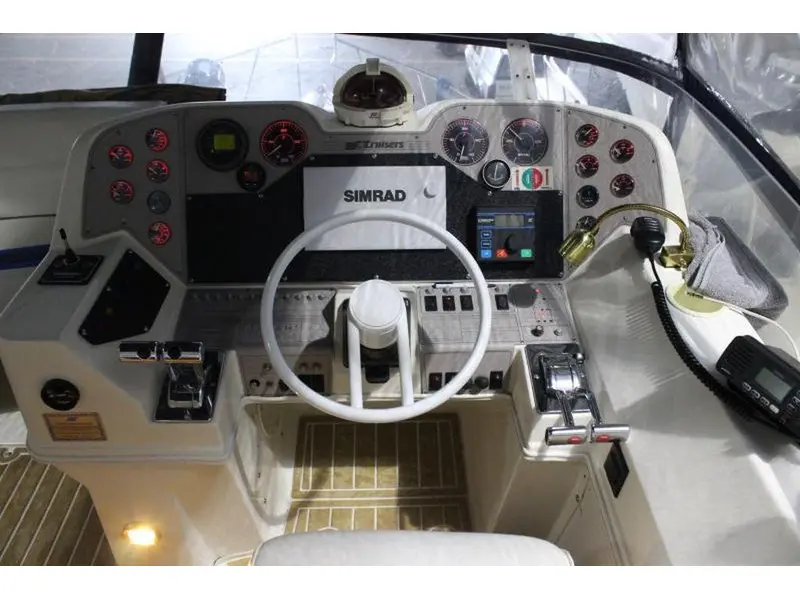 1993 Cruisers Yachts 3850