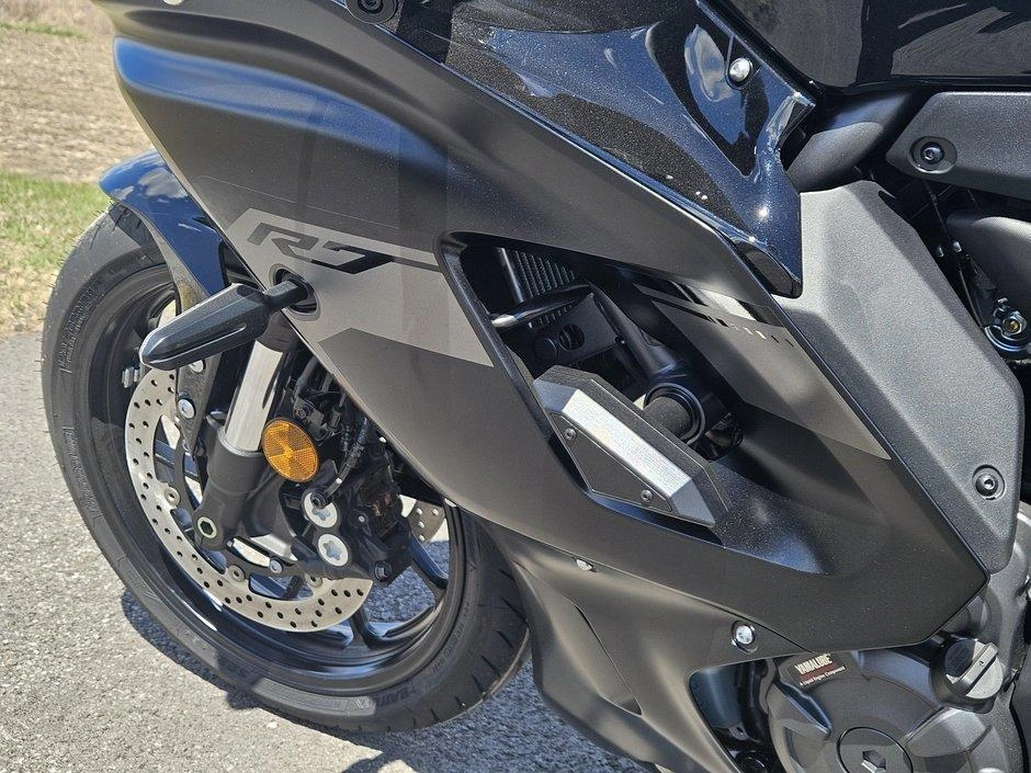 2025 Yamaha Yamaha R7 alt