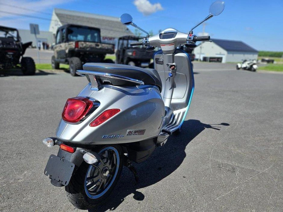 Vespa Elettrica 2020 alt