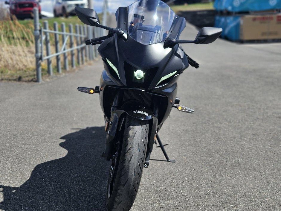 2025 Yamaha R7 alt