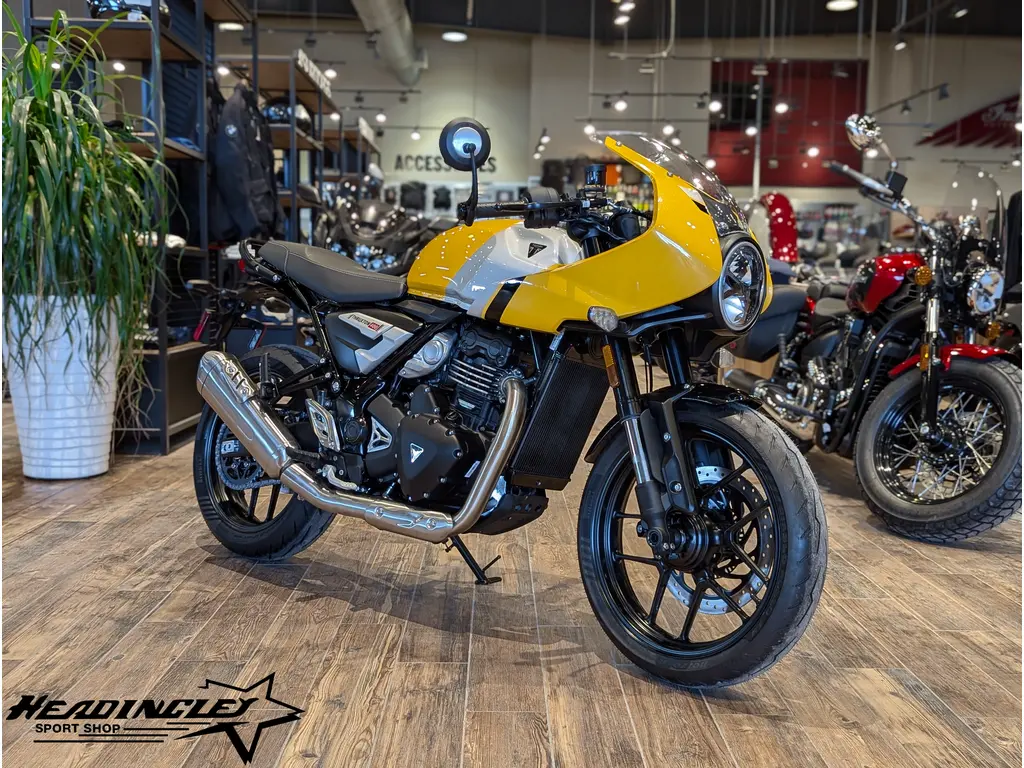 2026 Triumph Thruxton 400 // Metallic Racing Yellow/Aluminum Silver 