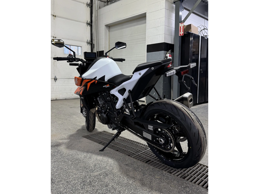 2027 Ktm 990 Duke alt