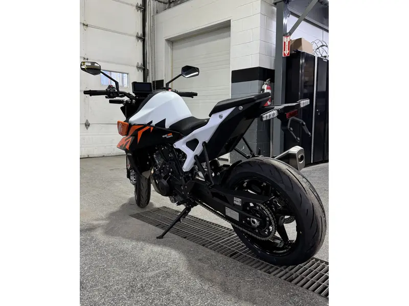 KTM 990 DUKE 2027