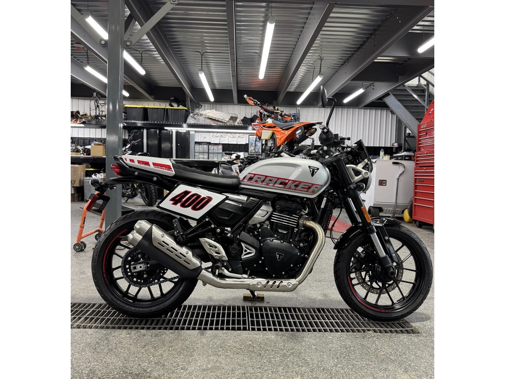 2027 Triumph Tracker 400 Argent alt
