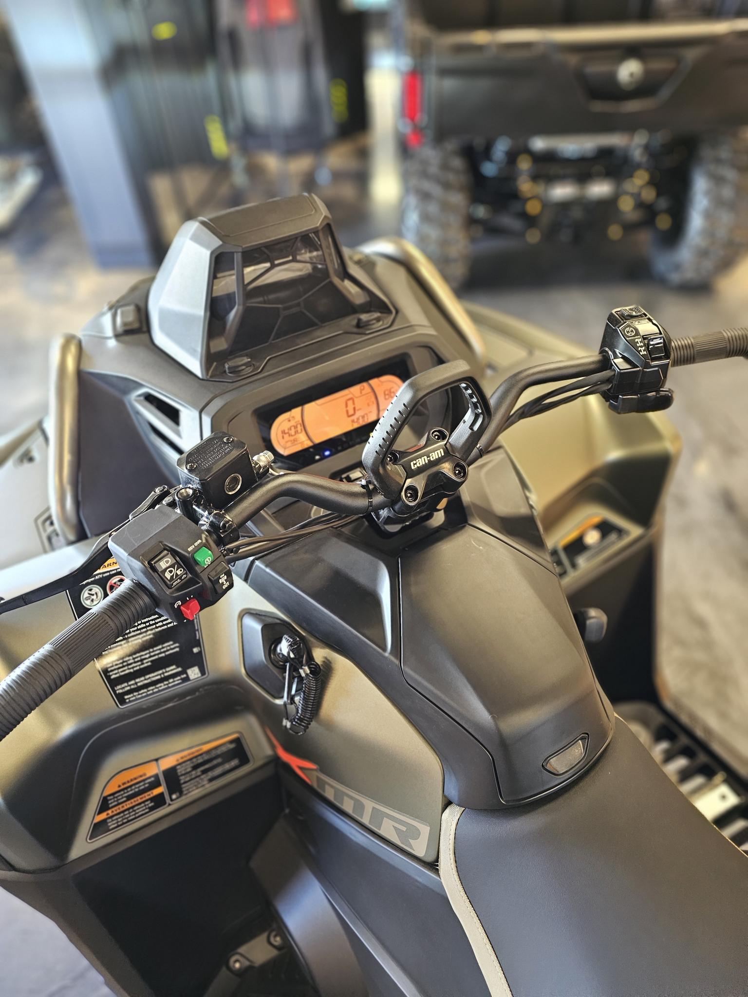 2026 Can-Am OUTLANDER XMR 1000R thumbnail 6