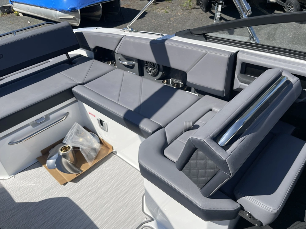 2026 Cobalt Boats R6 alt