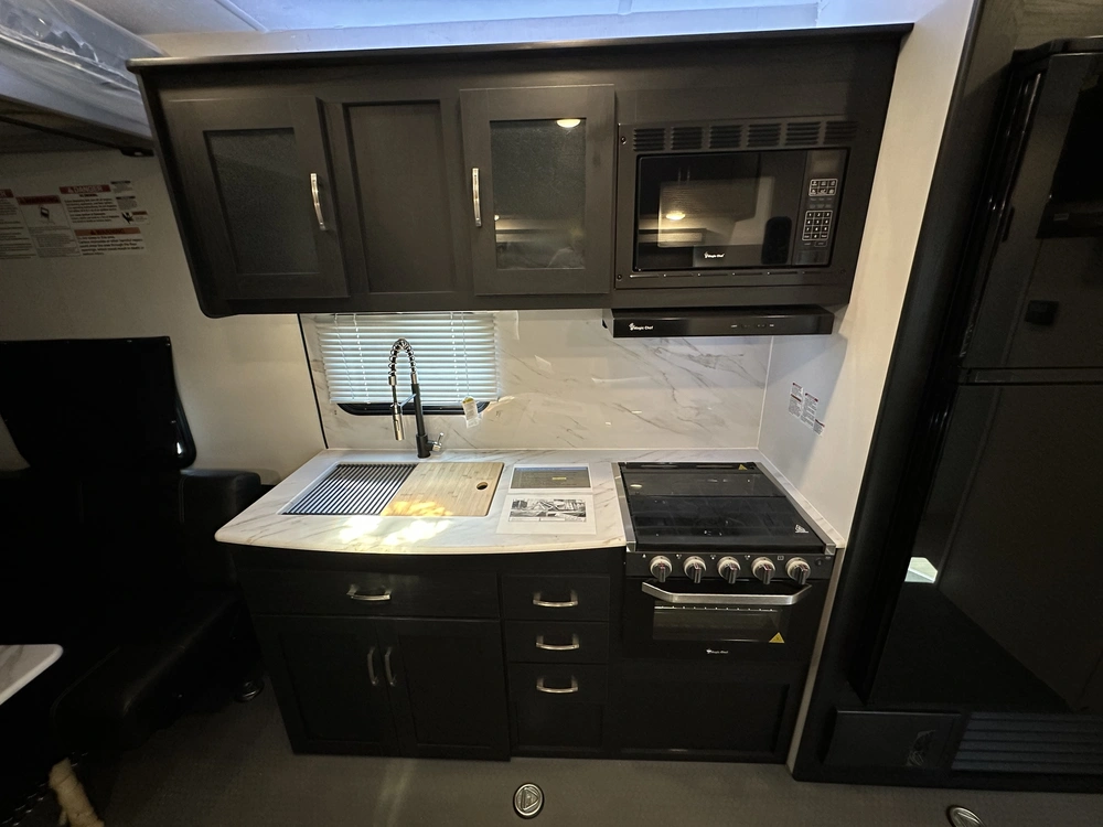 2024 Coachmen Adrenaline 27kb alt